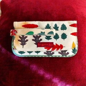 Bungalow 360 ladies purse in off white with leaf pattern.